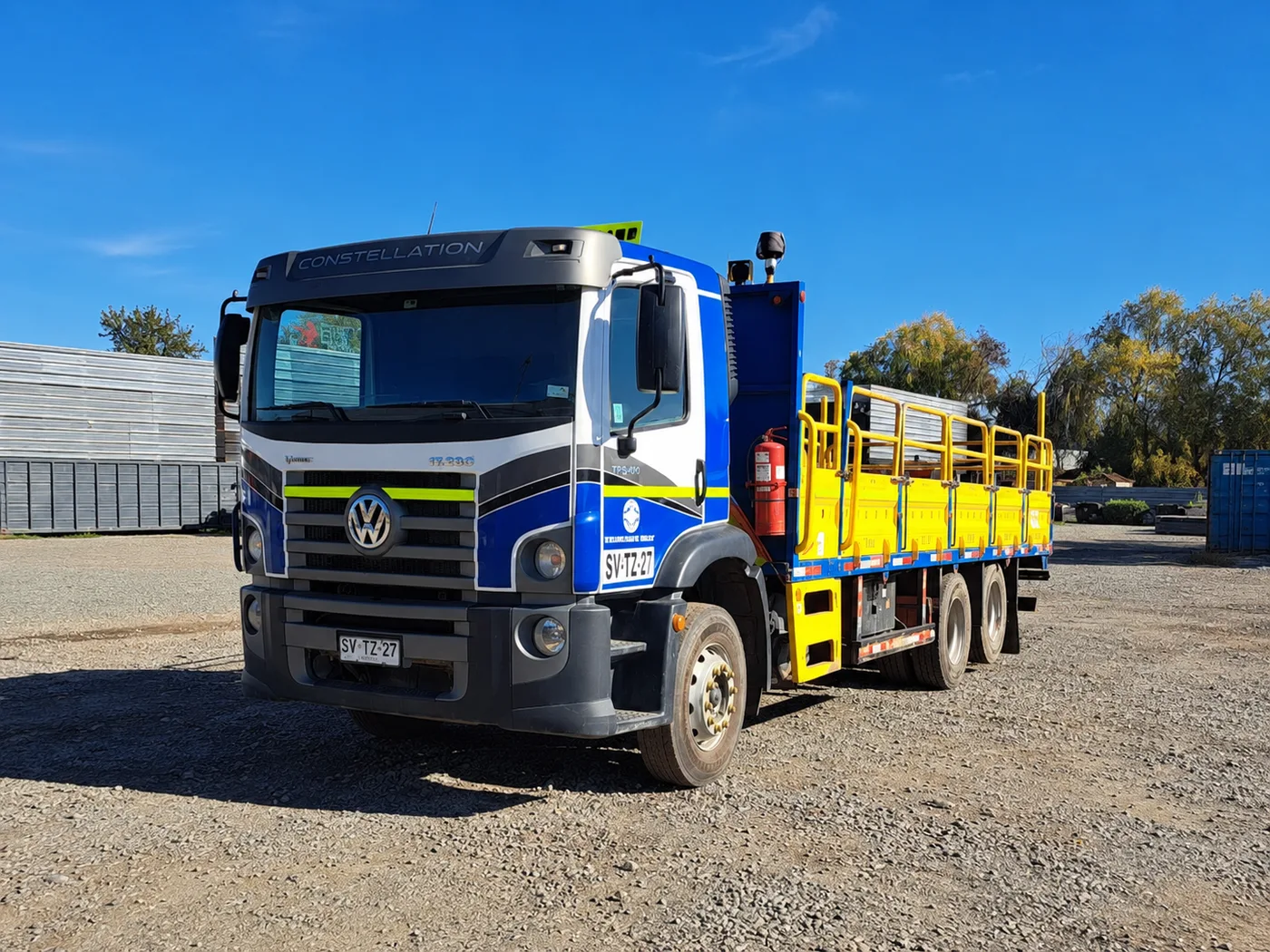 Camión de carga Hino / VW plataforma con barandas