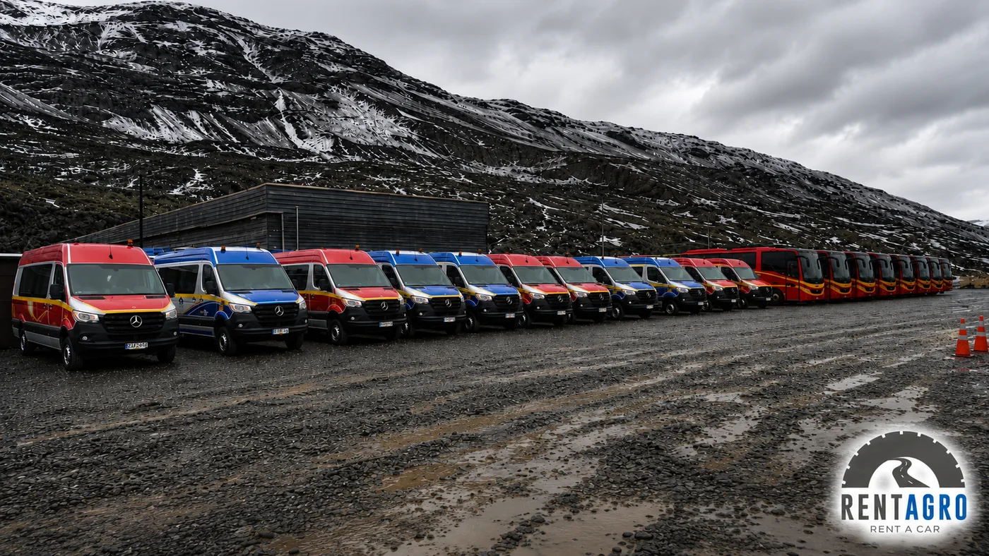 Fila de Sprinter y buses Rentagro desplegados en un patio de alta montaña con nieve